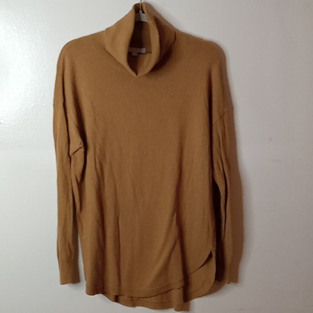 Chelsea 28 women's size Medium gold turtle neck tunic.